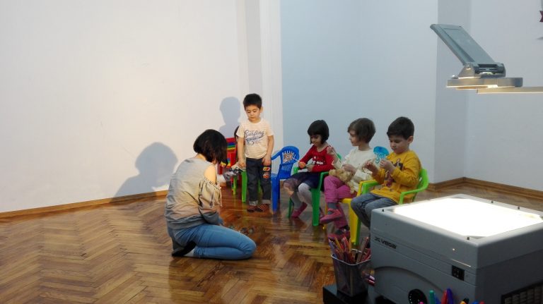 Lecţie de actorie la care asistă şi mama sau doar lecţie pentru mama?!?